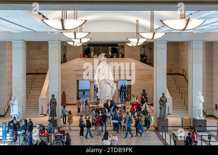 Washington, DC - Emancipation Hall im Besucherzentrum des Kapitols. Hier können sich Touristen für Touren durch das Gebäude anmelden. Die Statue ist ein Gips Stockfoto