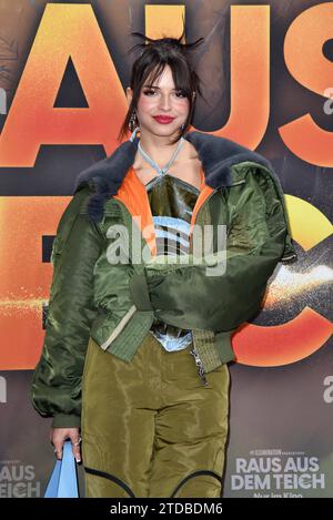 Nina Chuba bei der Deutschlandpremiere von RAUS aus dem TEICH im Zoo