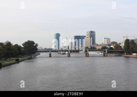 Frankfurt, Deutschland 11. Oktober 2016: Die Wolkenkratzer des Finanzviertels Stockfoto