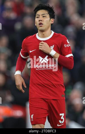 Liverpool, Großbritannien. Dezember 2023. Wataru Endo aus Liverpool während des Premier League-Spiels Liverpool gegen Manchester United in Anfield, Liverpool, Vereinigtes Königreich. Dezember 2023. (Foto: Mark Cosgrove/News Images) Credit: News Images LTD/Alamy Live News Stockfoto