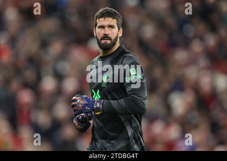 Liverpool, Großbritannien. Dezember 2023. Alisson Becker aus Liverpool während des Premier League-Spiels Liverpool gegen Manchester United in Anfield, Liverpool, Vereinigtes Königreich. Dezember 2023. (Foto: Mark Cosgrove/News Images) Credit: News Images LTD/Alamy Live News Stockfoto