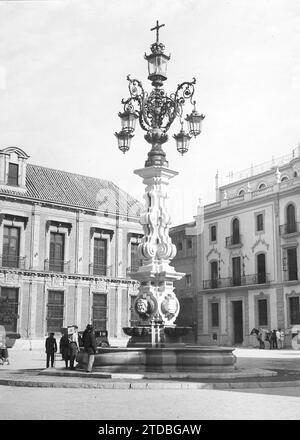 12/31/1929. Monumentaler Lampenbrunnen auf der Plaza del Cardenal Lluch, dessen Autor der berühmte Bildhauer Herr Lafita ist, und der bald offiziell eingeweiht wird. Quelle: Album / Archivo ABC / Dubois Stockfoto