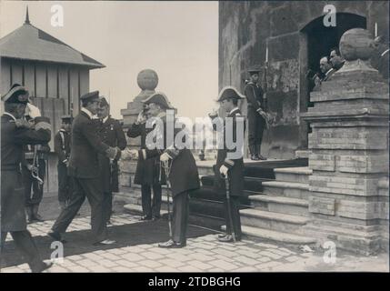 03/31/1923. Sevilla. Die Reise der Könige. SMD Alfonso XIII (X) nach der Ankunft am Torre del Oro, um das Navy Command zu besuchen. Quelle: Album / Archivo ABC / Julio Duque Stockfoto