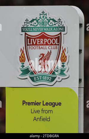 Liverpool, Großbritannien. Dezember 2023. Ein Liverpool-Abzeichen während des Premier League-Spiels Liverpool gegen Manchester United in Anfield, Liverpool, Vereinigtes Königreich. Dezember 2023. (Foto: Mark Cosgrove/News Images) Credit: News Images LTD/Alamy Live News Stockfoto