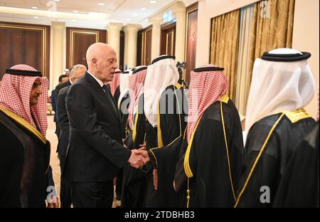 Der tunesische Präsident Kais Saied dankte dem neuen Kuwait-Emir Scheich Meshal al-Ahmad al-Jaber al-Sabah nach dem Tod seines Vorgängers Kais Saied dem neuen kuwaitischen Emir Scheich Meshal al-Ahmad al-Jaber al-Sabah nach dem Tod seines Vorgängers und Halbbruders Scheich Nawaf sein Beileid Al-Ahmad Al-Jaber Al-Sabah, am 17. Dezember 2023 in Kuwait City. Foto: Büro der tunesischen Präsidentschaft apaimages Kuwait Kuwait Kuwait 171223 Kuwait TPO 008 Copyright: XapaimagesxTunisianxPresidencyxxapaimagesx Stockfoto