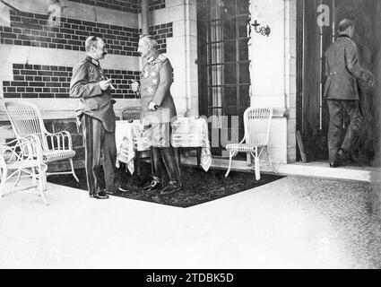 07/31/1918. Interview mit Souveränen. Kaiser Wilhelm II. (1) mit dem König von Sachsen (2) (Friedrich Augustus III.) an der englischen Front. Quelle: Album / Archivo ABC / BUFA Stockfoto