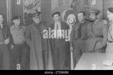 05/07/1937. "el Campesino" (2. Rechts) mit General Miaja (3. Links), dem Delegierten der Regierung von Euskadi in Madrid, Sosa Barrenechea (Zentrum), Oberstleutnant Ortega und anderen Kommandeuren der republikanischen Armee, am Ende der Zeremonie Hilfe für Euskadi im Atelier der Roten Relief Station. Quelle: Album / Archivo ABC / José Díaz Casariego Stockfoto