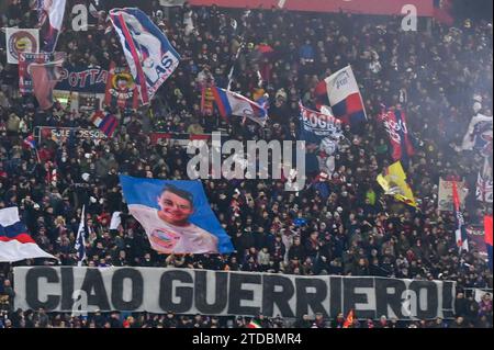 Bologna, Italien. 17. Dezember 2023. Fans (Bologna) beim italienischen Spiel der Serie A zwischen Bologna 2-0 Roma im Renato Dall Ara Stadion am 17. Dezember 2023 in Bologna, Italien. Quelle: Maurizio Borsari/AFLO/Alamy Live News Stockfoto