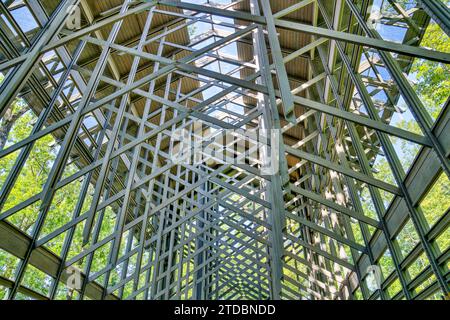 Die Balkenarbeit der mit dem Architekturpreis ausgezeichneten Thorncrown Chapel, einem nicht konfessionellen Ort für Meditation und Hochzeiten in Eureka Springs, Arkansas. Stockfoto