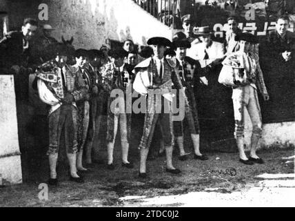 08/28/1947. Manolete, Luis Miguel Dominguín und Gitanillo de Triana, bevor sie mit der Parade des Stierkampfes in Linares begannen, bei der Manolete starb. Quelle: Album / Archivo ABC / Francisco Cano Stockfoto