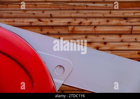 Abstraktes Bild einer Industriemaschine vor Holzhintergrund in Steveston British Columbia Kanada Stockfoto