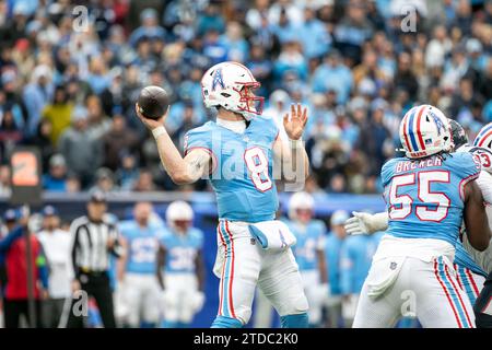 Nashville, USA. Dezember 2023. Tennessee Titans Quarterback will Levis (8). Die Houston Texans gewinnen 19-16 in OT gegen die Tennessee Titans im Nissan Stadium in Nashville, Tennessee am 17. Dezember 2023. (Foto: Kindell Buchanan/SIPA USA) Credit: SIPA USA/Alamy Live News Stockfoto