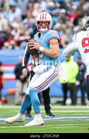 Nashville, USA. Dezember 2023. Tennessee Titans Quarterback will Levis (8). Die Houston Texans gewinnen 19-16 in OT gegen die Tennessee Titans im Nissan Stadium in Nashville, Tennessee am 17. Dezember 2023. (Foto: Kindell Buchanan/SIPA USA) Credit: SIPA USA/Alamy Live News Stockfoto