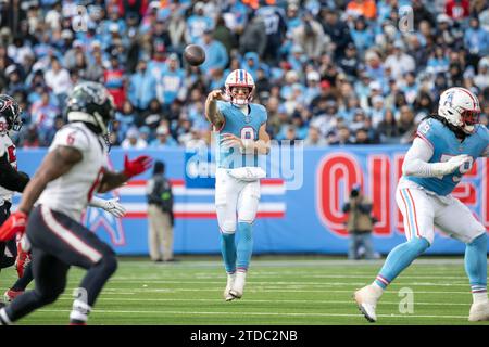 Nashville, USA. Dezember 2023. Tennessee Titans Quarterback will Levis (8). Die Houston Texans gewinnen 19-16 in OT gegen die Tennessee Titans im Nissan Stadium in Nashville, Tennessee am 17. Dezember 2023. (Foto: Kindell Buchanan/SIPA USA) Credit: SIPA USA/Alamy Live News Stockfoto