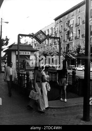 12/31/1971. U-Bahn-Eingang zur Haltestelle Serrano. Quelle: Album / Archivo ABC / Teodoro Naranjo Domínguez Stockfoto