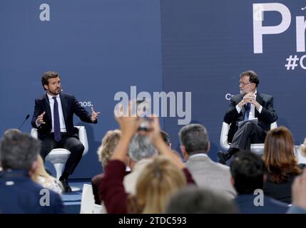 Santiago de Compostela, 27.09.2021. Der Präsident der Volkspartei, Pablo Casado, eröffnet den Nationalkonvent der PP, dessen erster Akt ein Kolloquium sein wird, das den Titel "Fortschritt und Beschäftigung" zwischen Casado und dem ehemaligen Präsidenten der PP und der spanischen Regierung, Mariano Rajoy, tragen wird. Foto: Miguel Muñiz. ARCHDC. Quelle: Album / Archivo ABC / Miguel Muñiz Stockfoto