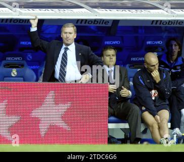 Madrid, 5. Oktober 2003. 6. Tag der Liga. Spielte im Santiago Bernabéu Stadion, Real Madrid - Espanyol. Im Bild Javier Clemente auf der Bank. Foto: Ignacio Gil. Quelle: Album / Archivo ABC / Ignacio Gil Stockfoto