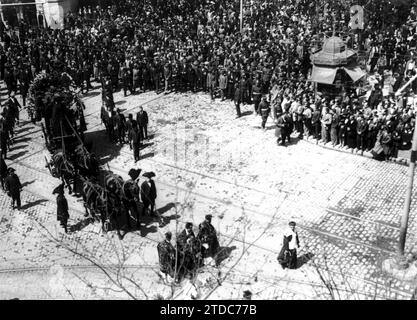 04/15/1929. Die Trauerprozession, die die sterblichen Überreste von Herrn Torcuato Luca de tena Alvarez-Ossorio trug, der am 15. April 1929 starb. Quelle: Album/Archivo ABC Stockfoto