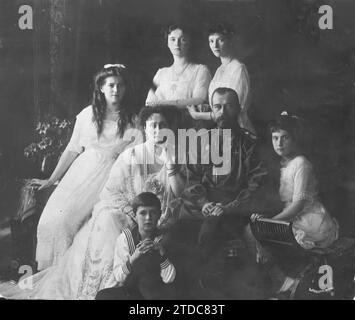 08/22/1917. Die kaiserliche Familie: Nach rechts Großherzogin Maria, Großherzogin Olga und Großherzogin Tatiana; sitzend Zarina Alexandra Fedorowna, Zar Nikolaus II und Großherzogin Anastasia; zu Füßen der Zarewitsch Alexei. Quelle: Album/Archivo ABC Stockfoto