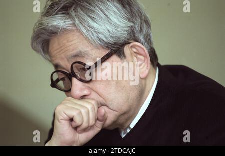 03/17/2004. Madrid, 18.03.04. Kenzaburo OE, Literaturnobelpreisträger. Foto Gonzalo Cruz. Quelle: Album/Archivo ABC/Gonzalo Cruz Stockfoto