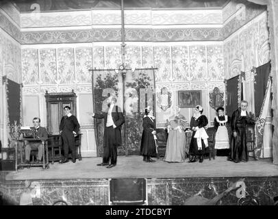 01/23/1907. Die letzte Szene „Noise of Bells“-Werk, das mit großem Erfolg im Theater Eslava präsentiert wird. Von links nach rechts: Mr. Jacobito. Herr Miro, Juanito. Herr Perdiguero, Gutiérrez. Herr Arana, Clarita. Miss Montesinos, Mrs. Filemona. Frau Lopez, Anita. Miss Eduarte, Dienstmädchen. Frau Cabrera, Preceptor. Herr Rodriguez. Quelle: Album/Archivo ABC Stockfoto