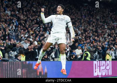 Madrid, Spanien. Dezember 2023. Jude Bellingham von Real Madrid feiert sein Tor während des Fußballspiels La Liga zwischen Real Madrid und Villareal CF am 17. Dezember 2023 in Madrid. Gustavo Valiente/Xinhua/Alamy Live News Stockfoto