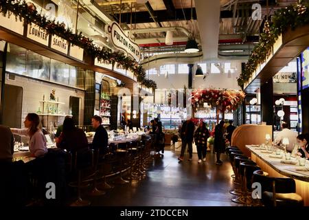 Restaurant im historischen Tin Building am South Street Seaport in Lower Manhattan, New York Stockfoto