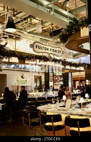 Restaurant im historischen Tin Building am South Street Seaport in Lower Manhattan, New York Stockfoto