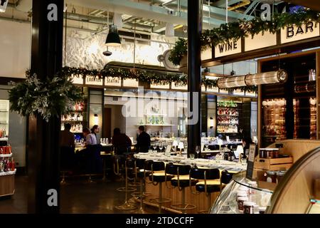 Restaurant im historischen Tin Building am South Street Seaport in Lower Manhattan, New York Stockfoto