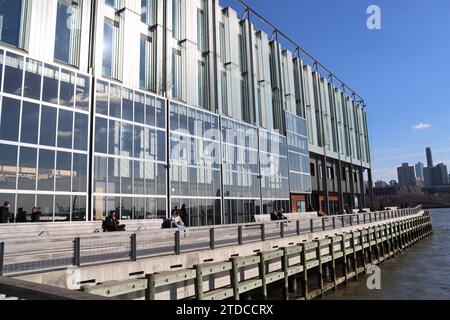 Der neue Pier 17 am East River am South Street Seehafen in Lower Manhattan, New York Stockfoto