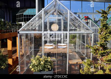 Industry Kitchen Restaurant an der East River Esplanade unter FDR Drive am Pier 15 in Lower Manhattan, New York Stockfoto