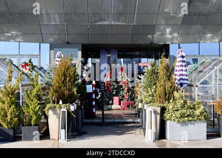 Industry Kitchen Restaurant an der East River Esplanade unter FDR Drive am Pier 15 in Lower Manhattan, New York Stockfoto