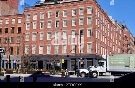 Seaport Hotel on Peck Slip in South Street Seaport in Lower Manhattan, New York Stockfoto