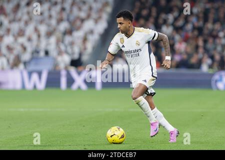 Madrid, Spanien. Dezember 2023. Santiago Bernabeu Stadion MADRID, SPANIEN - 17. DEZEMBER: Rodrygo geht gegen Real Madrid während des Spiels der La liga 2023/24 zwischen Real Madrid und Villarreal im Santiago Bernabeu Stadion. (Foto: Guillermo Martinez) GM (Guillermo Martinez/SPP) Credit: SPP Sport Pressefoto. /Alamy Live News Stockfoto