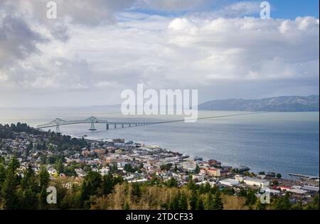 Ein Blick auf die Stadt Astoria in Oregon am Columbia River Stockfoto