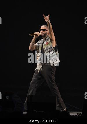 Sunrise, USA. Dezember 2023. Nicky Jam tritt am 16. Dezember 2023 auf der Bühne des iHeartRadio Y100 Jingle Ball 2023 in der Amerant Bank Arena in Miami, Florida auf. Foto: Gabriel Di Sante/imageSPACE/SIPA USA Credit: SIPA USA/Alamy Live News Stockfoto