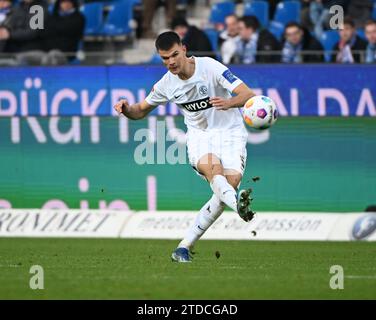 Karlsruhe, Deutschland. Dezember 2023. Fußball: Bundesliga 2, Karlsruher SC - SV Elversberg, Spieltag 17, BBBank Wildpark. Frederik Jäkel aus Erversberg. Quelle: Uli Deck/dpa/Alamy Live News Stockfoto