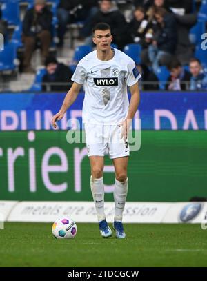 Karlsruhe, Deutschland. Dezember 2023. Fußball: Bundesliga 2, Karlsruher SC - SV Elversberg, Spieltag 17, BBBank Wildpark. Frederik Jäkel aus Erversberg. Quelle: Uli Deck/dpa/Alamy Live News Stockfoto