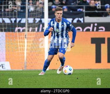 Karlsruhe, Deutschland. Dezember 2023. Fußball: Bundesliga 2, Karlsruher SC - SV Elversberg, Spieltag 17, BBBank Wildpark. Dzenis Burnic aus Karlsruhe. Quelle: Uli Deck/dpa/Alamy Live News Stockfoto