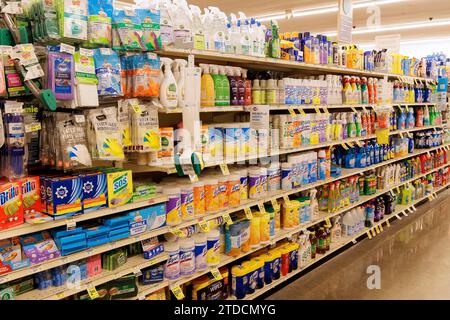 Reinigungsprodukte werden im Supermarkt in San Diego, Kalifornien, angeboten Stockfoto