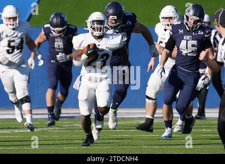 McKinney, Texas, USA. Dezember 2023. 16. Dezember 2023, McKinney, Texas, Vereinigte Staaten: Harding's Running Back Omar Sinclair läuft mit dem Ball während der NCAA Division II Football Championship zwischen der Harding University und der Colorado School of Mines, die am Samstag, den 16. Dezember 2023 im McKinney ISD Stadium ausgetragen wurde. In McKinney, Texas, USA (Credit Image: © Javier Vicencio/eyepix via ZUMA Press Wire) NUR REDAKTIONELLE VERWENDUNG! Nicht für kommerzielle ZWECKE! Stockfoto