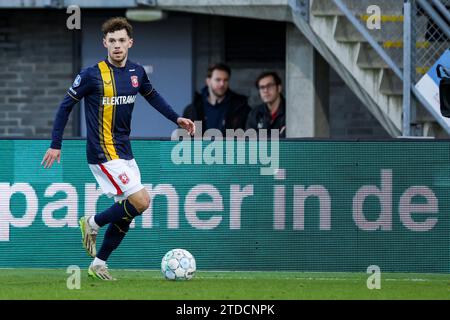 ROTTERDAM, NIEDERLANDE - 17. DEZEMBER: Mitchell van Bergen (FC Twente) kontrolliert den Ball während des Eredivisie-Spiels zwischen Sparta Rotterdam und FC Twente Stockfoto