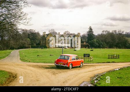 Red Austin Morris 1100 Mk 2 Car, Launde Abbey, Leicestershire, England, Vereinigtes Königreich, August 1972 Stockfoto