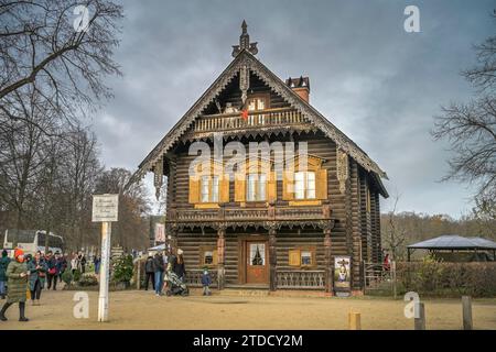 Historisches Holzhaus, Kolonie Alexandrowka, Potsdam, Brandenburg, Deutschland Stockfoto