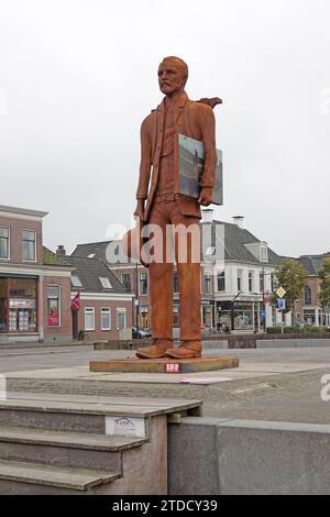 Assen, Niederlande - 11. Oktober 2023 „Reisen mit Vincent - Van Gogh in Drenthe“ ist eine Ausstellung im Museum in Assen. Um das zu feiern, eine riesige Stange Stockfoto