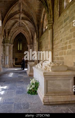 Sarcofagos de obispos, claustro, construido entre 1317 y 1340, estilo Gótico, catedral de Evora, Basílica Sé Catedral de Nossa Senhora da Assunção, I Stockfoto