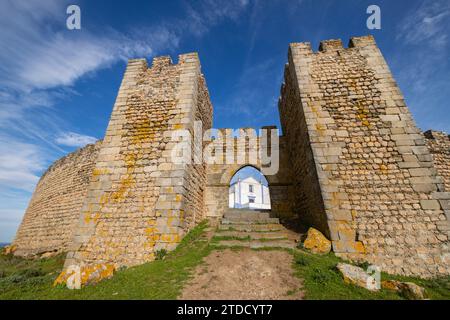 puerta de Santarém, castillo medieval, Arraiolos, Distrito de Évora, Alentejo , Portugal Stockfoto