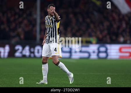 Federico Gatti vom Juventus FC Gesten während des Spiels der Serie A zwischen Genua FC und Juventus FC im Stadio Luigi Ferraris am 15. Dezember 2023 in Genua, Italien. Stockfoto