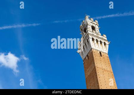 Glockenturm des Palazzo Pubblico in Siena, Italien Stockfoto