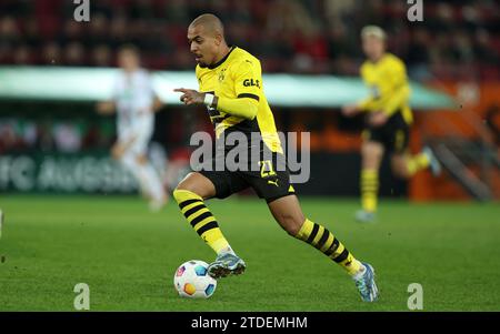 Donyell Malen von Borussia Dortmund FC Augsburg - Borussia Dortmund Fussball 1 . Bundesliga Saison 2023 / 2024 © diebilderwelt / Alamy Stock Stockfoto